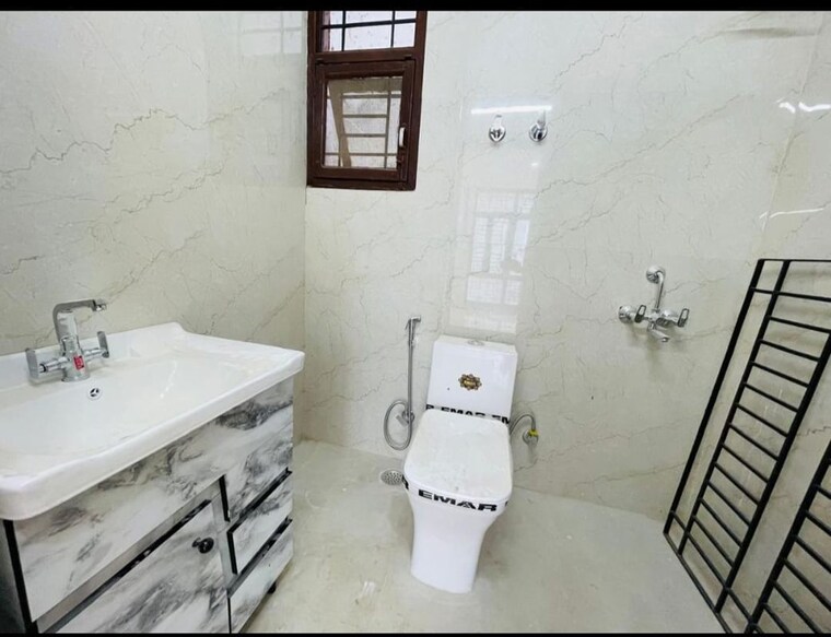 Bathroom, sushant-lok-2 3 Bedroom 300 Sq.Yd. Builder Floor In Sector 57 Gurgaon 10137233