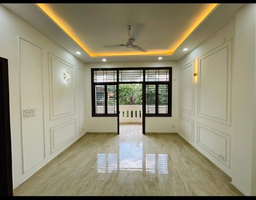 3 BHK + Servant Room 300 Sq.Yd. Builder Floor in Sushant Lok 2