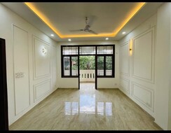 3 BHK + Servant Room Builder Floor For Sale in Sushant Lok 2