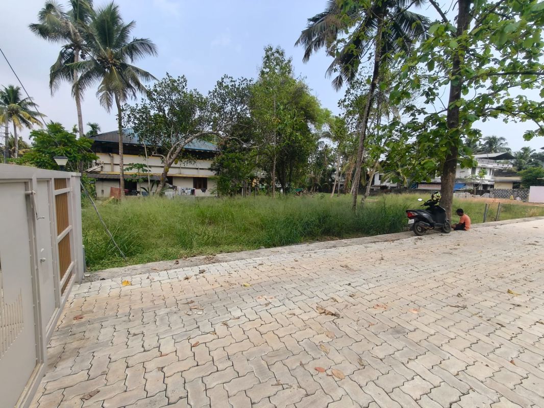 Plot For Sale in Tripunithura