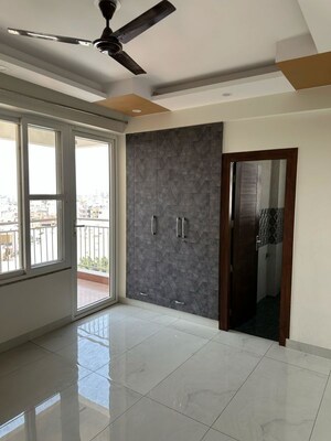 Room in 3.5 BHK Apartment at Ram Shanti Apartment, Sector 52 – for Rent