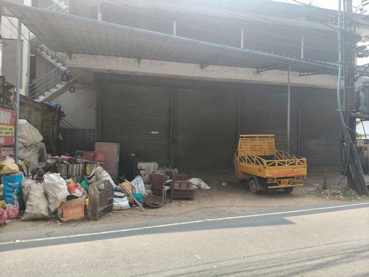  Parking, tripunithura Commercial Warehouse 2000 Sq.Ft. In Tripunithura Kochi 10137276