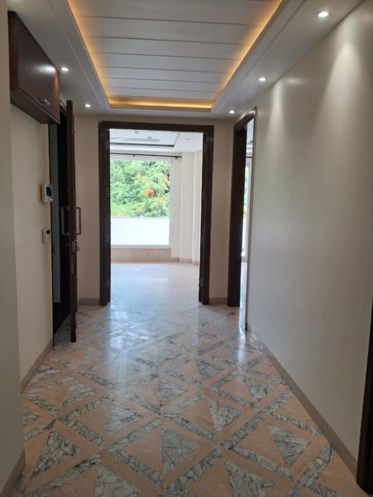 Room, defence colony 4 Bedroom 400 Sq.Yd. Builder Floor In Defence Colony Delhi 10137287