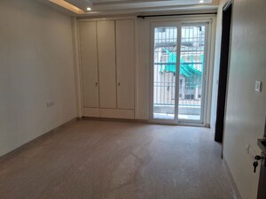 Room in 4 BHK Builder Floor at Defence Colony – for Rent