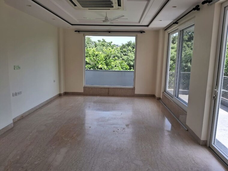 Room, defence colony 4 Bedroom 400 Sq.Yd. Builder Floor In Defence Colony Delhi 10137287