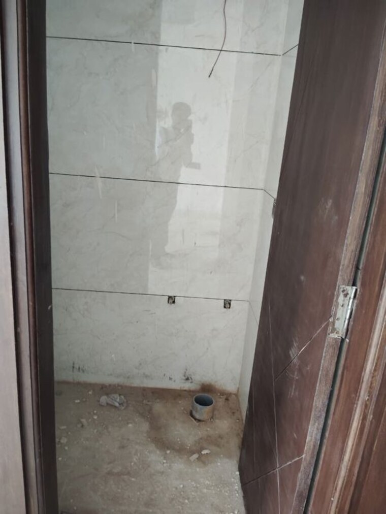 Bathroom, chattarpur 3 Bedroom 125 Sq.Yd. Builder Floor In Chattarpur Delhi 10137289