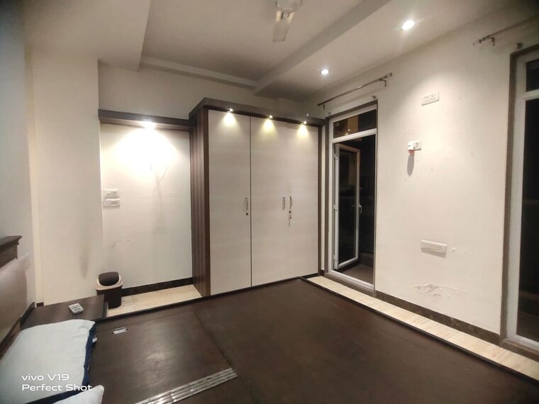 Room, east of kailash 3 Bedroom 125 Sq.Yd. Builder Floor In East Of Kailash Delhi 10137290