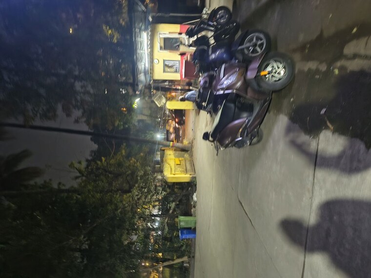  Parking, kurla east Commercial Office Space 250 Sq.Ft. In Kurla East Mumbai 10137305