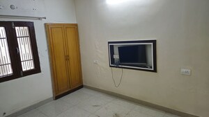 Room in 3 BHK Builder Floor at Sector 29 – for Rent