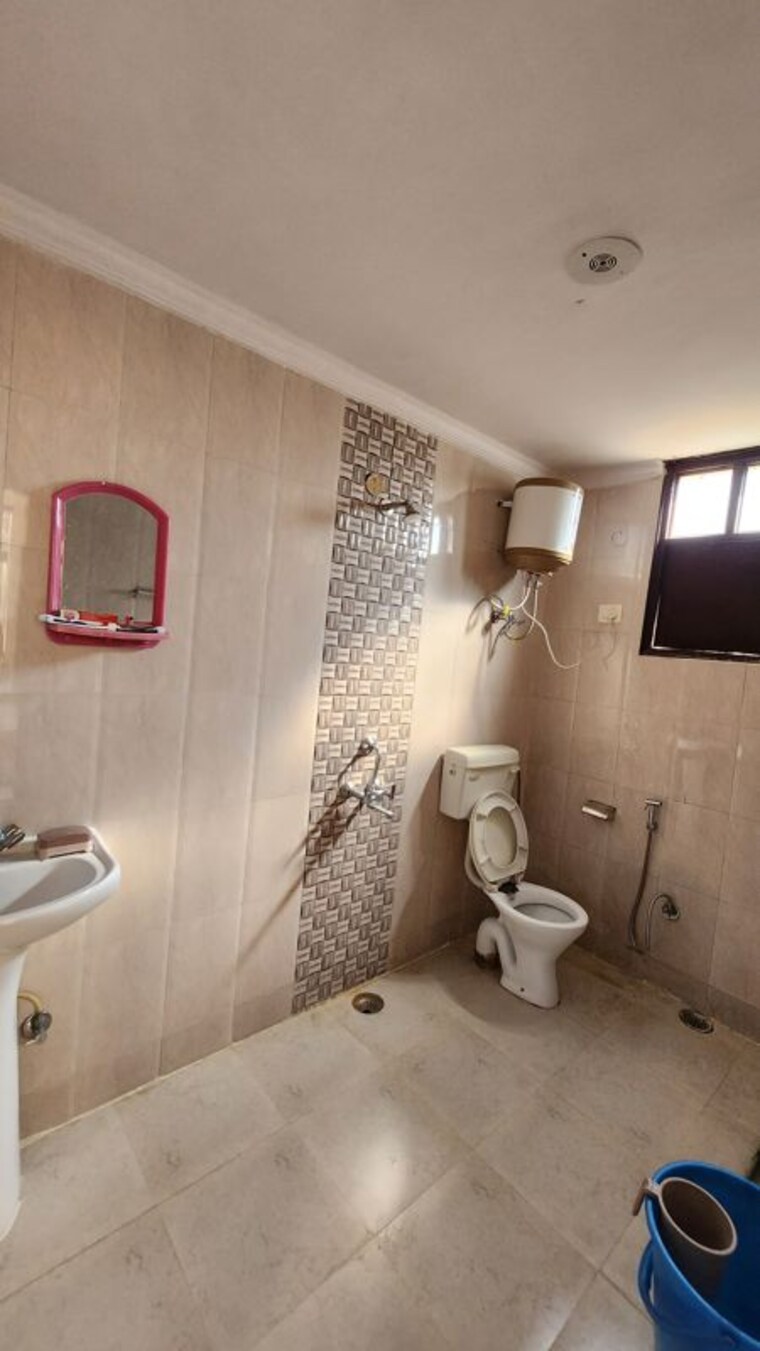 Bathroom, saket 3 Bedroom 1150 Sq.Ft. Builder Floor In Saket Delhi 10134756