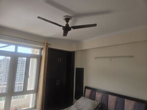 Room in 2 BHK Apartment at Supertech Ecociti, Sector 137 – for Rent