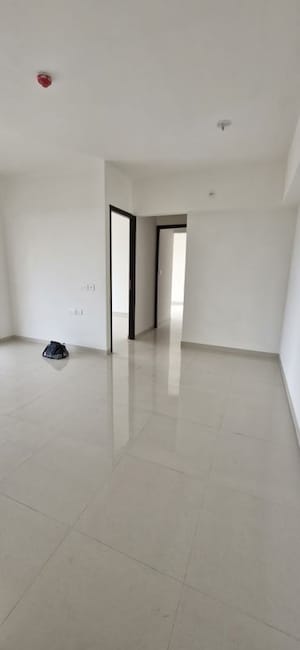 Room in 2 BHK Apartment at Lodha Amara, Kolshet Road – for Rent