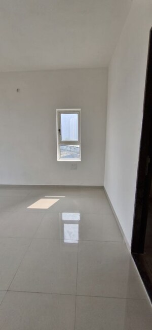 Room in 2 BHK Apartment at Lodha Amara Tower 24 And 25, Kolshet Road – for Rent