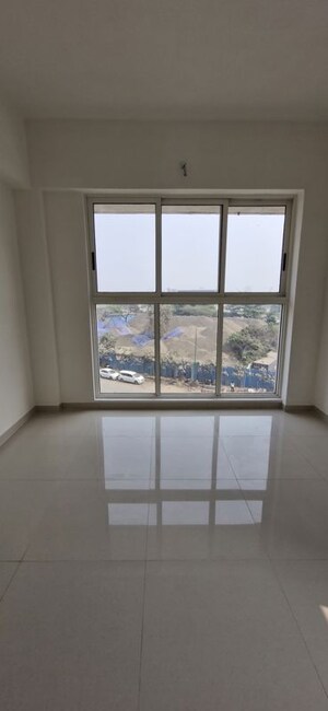 Room in 2 BHK Apartment at Lodha Amara Tower 24 And 25, Kolshet Road – for Rent