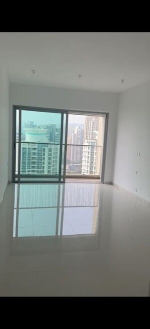 Room in 3 BHK Apartment at Kalpataru Immensa, Kolshet Road – for Rent