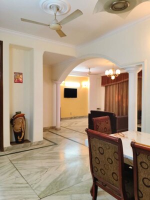 Living Room in 2 BHK Builder Floor at Huda Market, Sector 31 – for Rent