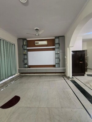 Room in 1 BHK Builder Floor at RWA Apartments Sector 41, Sector 41 – for Rent