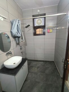 1 BHK Builder Floor For Rent in RWA Apartments Sector 41