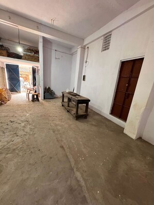  Showroom For Sale in Russel Street