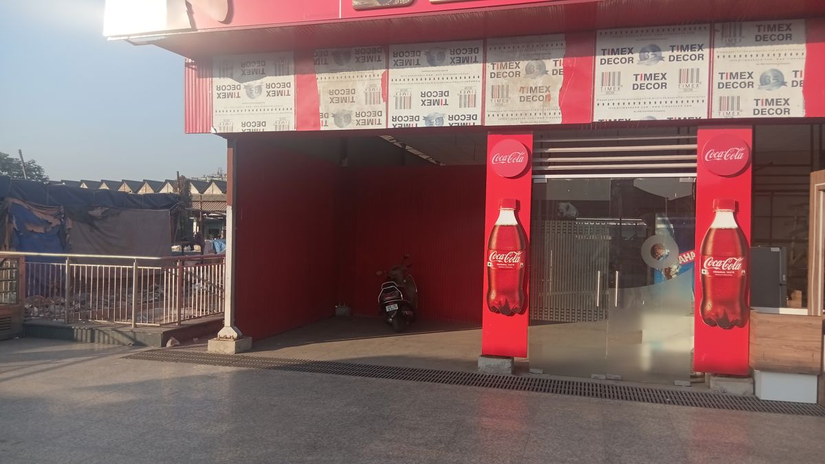 Retail Shop For Rent in Park Street