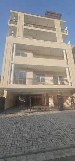 4 BHK + Pooja Room,Servant Room Builder Floor For Sale in Emaar Marbella