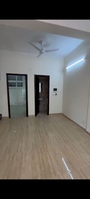 Room in 4 BHK Villa at Amrapali Ivory Heights, Amrapali Dream Valley – for Rent