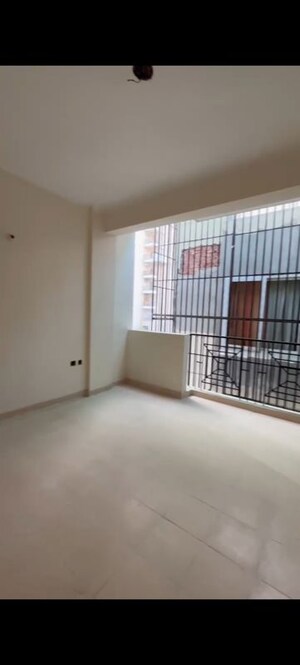 Room in 4 BHK Villa at Amrapali Ivory Heights, Amrapali Dream Valley – for Rent