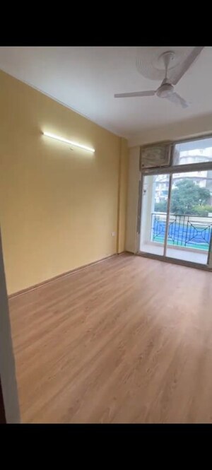 Room in 4 BHK Villa at Amrapali Ivory Heights, Amrapali Dream Valley – for Rent