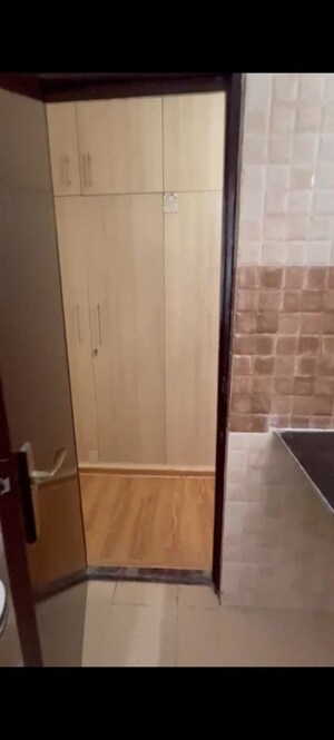 Bathroom in 4 BHK Villa at Amrapali Ivory Heights, Amrapali Dream Valley – for Rent