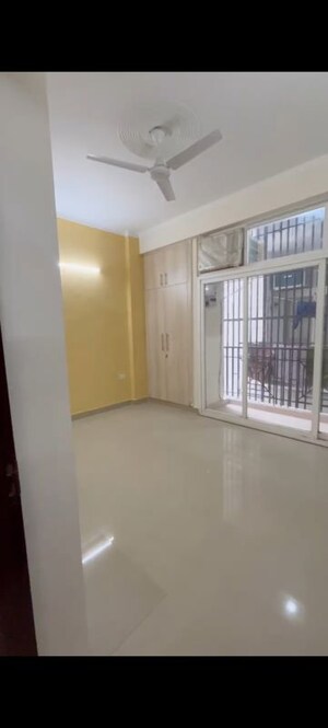 Room in 4 BHK Villa at Amrapali Ivory Heights, Amrapali Dream Valley – for Rent