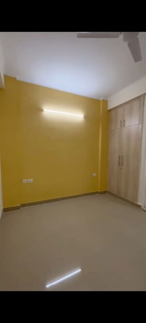 Room in 4 BHK Villa at Amrapali Ivory Heights, Amrapali Dream Valley – for Rent