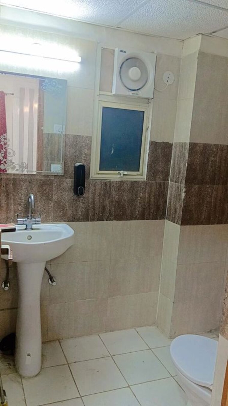 Bathroom, panchsheel-greens-ii 2 Bedroom 1105 Sq.Ft. Apartment In Sector 16 Greater Noida Greater Noida 10137465