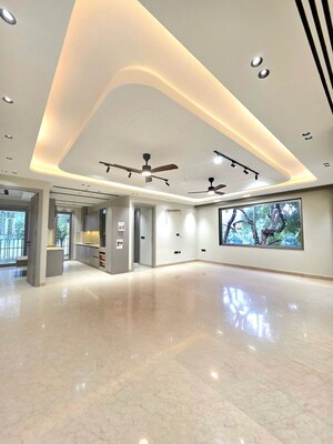 Room in 3 BHK Builder Floor at BPTP Astaire Gardens, Sector 70a – for Sale