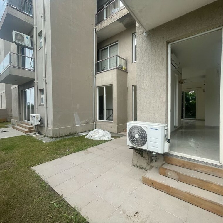  Parking, bptp-amstoria 4 Bedroom 3560 Sq.Ft. Villa In Sector 102 Gurgaon 10137504