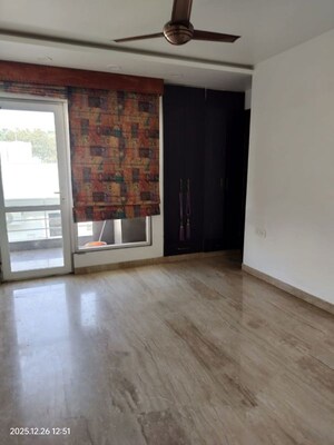 Room in 3 BHK Apartment at South City 1 – for Rent