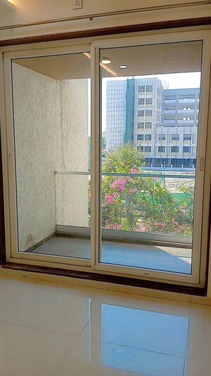 Room in 2 BHK Apartment at Metro The Palms, Nerul – for Rent