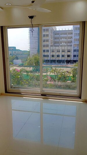 Room in 2 BHK Apartment at Metro The Palms, Nerul – for Rent