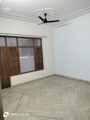 Room in 2 BHK Builder Floor at Gomti Nagar – for Rent