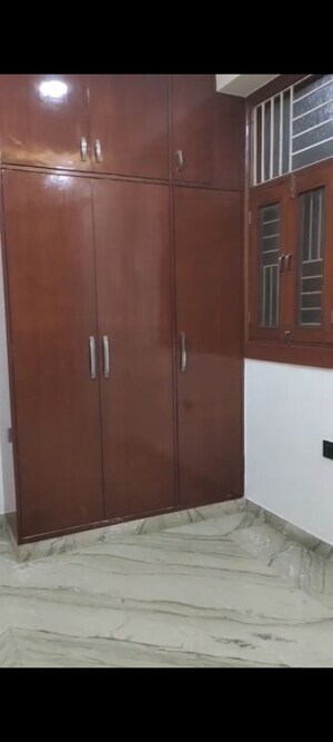 Room in 3 BHK Builder Floor at Sector 1 Vaishali – for Rent