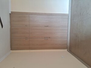 Room in 3.5 BHK Apartment at Aims Golf City, Sector 75 – for Rent