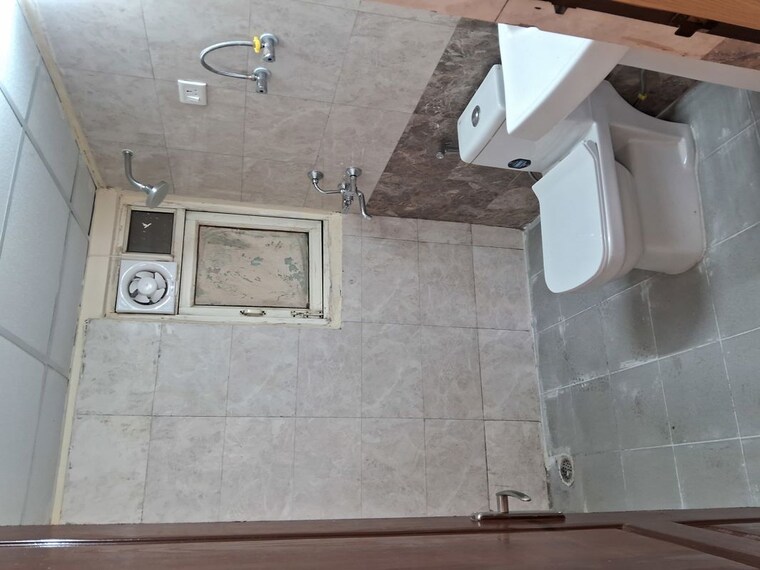 Bathroom, aims-golf-city 3.5 Bedroom 1750 Sq.Ft. Apartment In Sector 75 Noida 10137537