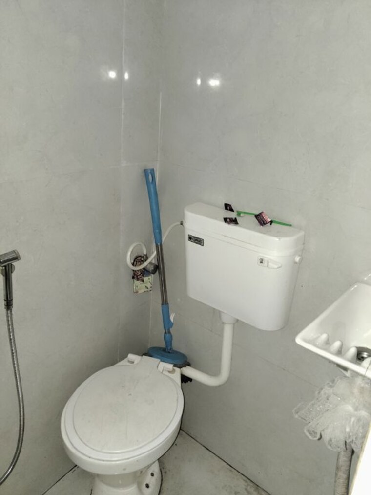 Washroom, geeta-darshan-chs Commercial Shop 200 Sq.Ft. In Bhayandar West Thane 10137538