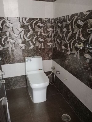 Attached Bathroom in 2.5 BHK Builder Floor at Huda – for Rent