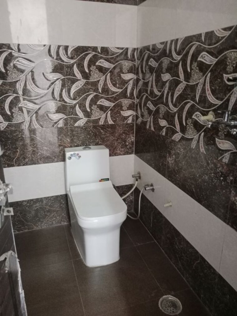 Attached Bathroom, huda 2.5 Bedroom 1795 Sq.Ft. Builder Floor In Huda Panipat 10137543