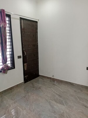Room in 2.5 BHK Builder Floor at Huda – for Rent
