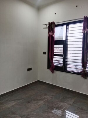 Room in 2.5 BHK Builder Floor at Huda – for Rent
