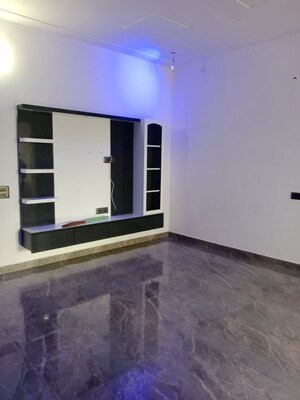 Room in 2.5 BHK Builder Floor at Huda – for Rent