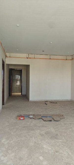 Room in 2 BHK Apartment at Sheth 72 West, Andheri West – for Sale