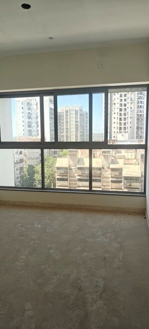Room in 3 BHK Apartment at Sheth 72 West, Andheri West – for Sale