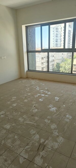 Room in 4 BHK Apartment at Sheth 72 West, Andheri West – for Sale